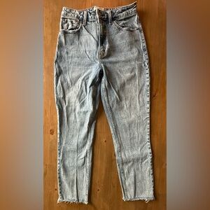Abercrombie & Fitch The Mom High Rise Raw Hem (Curve Love) Light Acid Wash